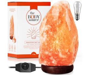 the body source Lampe en Cristal de Sel de l'Himalaya Bouton de réglages d’intensité - Entièrement Naturelle - Fabriquée à la Main avec Base en Bois - 5-7kg