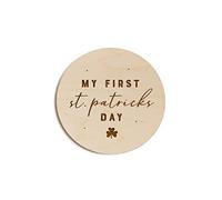 The Cotton & Canvas Co. My First St. Patrick's Day Carte en bois pour la première année de bébé, les premières vacances de bébé, fête prénatale, nouveau-né, accessoire de séance photo