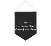 The Gathering Place Where Friends Become Family Bannière en toile à suspendre au mur Décoration murale pour salon, chambre à coucher, bureau, cadeaux de vacances 25,4 x 30,5 cm