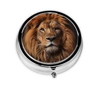 The Lion's Gaze : cette petite boîte à pilules ronde imprimée est un organisateur portable de pilules et de vitamines, parfait pour les poches, les sacs à main et les voyages.