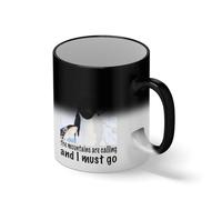 The Mountains Are Calling And I Must Go Funny Penguin Mug - Ironic Meme Coffee Cup - Sarcastic Hiker Gift Magie noire tasse à café Mug