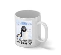 The Mountains Are Calling And I Must Go Funny Penguin Mug - Ironic Meme Coffee Cup - Sarcastic Hiker Gift Tasse blanche Café Mug