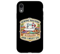 The Sewing Machine is Calling and I Must Go Quilting Quilter Quilter Coque pour iPhone XR