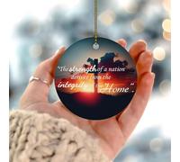 The Strength of A Nation' Derives from The Integrity of The Home Décoration de sapin de Noël avec citation ronde en porcelaine - Souvenir personnalisé pour les fêtes de fin d'année