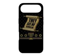 They See Me Scrollin' Happy Hanukkah Ugly Christmas Sweater Coque pour iPhone Air