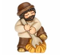 THUN - Homme avec Fourche et Foin Marron en céramique, 5,2 x 4,3 cm, Hauteur 7,9 cm, Collection crèche Classique