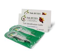 TickBYTES Lot de 2 pinces à tiques à pointe fine en acier inoxydable avec loupe et carte d'identité, outil de retrait de tiques sûr, essentiel d'extérieur portable pour les personnes et les animaux