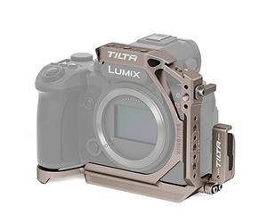 TILTA Demi-Cage à caméra Compatible avec Panasonic S5 II et Panasonic S5 IIX avec Pince pour câble HDMI et USB-C Noir TA-T50-HCC-B