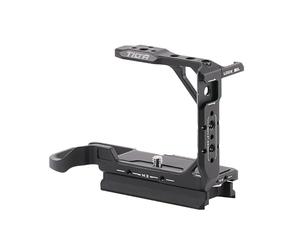 TILTA Demi Cage de caméra Compatible avec Sony ZV-E1 avec récepteur Cold Shoe, Rail NATO, Filetage M3 pour Support d'objectif et Filetage ¼-20 avec Points de repère - Noir TA-T35-HCC-B
