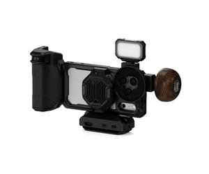 TILTA Khronos TK-IP17-PB-B - Coque ultime pour iPhone 17 Pro avec poignée Focus PD, système de refroidissement et poignée circulaire en bois - Noir