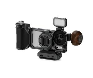 TILTA Khronos TK-IP17-PB-SG - Coque ultime pour iPhone 17 Pro avec poignée Focus PD, système de refroidissement et poignée circulaire en bois - Gris sidéral