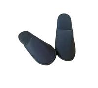 Tissting 30 paires Chaussons d'hôtel, Fermés Pratiques Jetables Taille Universelle Avec Semelle Antidérapante pour Spa Sauna Hôtel (Noir,42 EU)