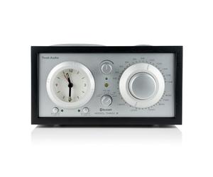 Tivoli Audio Model THREE BT - Poste Radio Vintage AM/FM Bluetooth sur Secteur - Radio Réveil Bluetooth Retro en Bois - Petite Enceinte Design avec Horloge Analogique - Radio Cuisine - Noir Argent