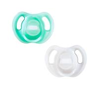 Tommee Tippee Lot de 2 binkies de stérilisation en silicone ultra léger, 0 à 6 mois, design symétrique d'une pièce, sans BPA, boîte de stérilisateur incluse