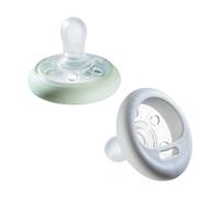 Tommee Tippee Sucette de forme naturelle, texture proche de la peau, forme symétrique adaptée à la mâchoire, 6-18m, multicolore, 2 pièces bleu / blanc 6-18 mois