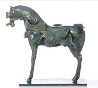 Tomvorks Surréalisme Golden Horse Sculpture en Résine Statue et Figurine pour Décoration D'intérieur, Style Moderne et Abstrait avec Figures Exagérées