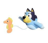 Tomy Toomies Bluey nage - Jouet Bluey pour Le Bain avec Hippocampe à Tirer, nage sur Le Ventre et sur Le Dos - Jouet Bain bébé interactif pour l'eau - Jouets de Bain et Piscine pour +18 Mois