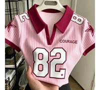 Top à manches courtes style rétro américain avec blocs de couleurs rouge & rose, imprimé numéro #82, T-shirt de sport ajusté Y2K pour fille à la mode L,M,S,XL,XSGéométrique,LettresTissu tricoté