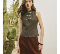 Top ajusté sans manches avec col montant en mandarin, passepoil autour du col et des emmanchures dans une couleur contrastante. Pour des looks de fête, de villégiature et de printemps, printemps-été. 