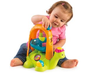 Tortue mignonne avec piste à billes