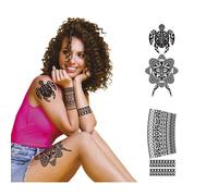 Tortue noire et tatouages de fleurs