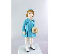 Town Square Miniatures Maison de Poupées Miniature 1:12 Échelle Résine People Années 1950 Fille en Manteau Chapeau & Manchon