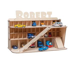 TOY BOX Ensemble de Voiture et Garage en Bois Durable avec Nom Personnalisé, Jouet pour Enfants à partir de 3 Ans