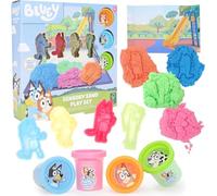 Toyland® Ensemble d'activités sensorielles de sable Bluey 10 pièces - 4 pots de sable, 4 moules de personnages, 1 tapis de jeu lavable et 1 scène de carte - Jouets d'art et d'artisanat