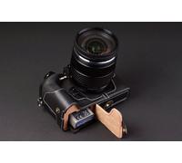 TP Main véritable Cuir véritable Demi Camera Case Sac Housse pour Olympus OM-D E-M1 EM1 Bas noir Ouverture Version