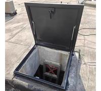 Trappe d'accès de toit en aluminium robuste, trappe de sécurité de qualité commerciale avec vérin à gaz, design industriel imperméable personnalisable pour grenier d'entrepôt