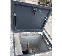 Trappe d'accès de toit épaisse robuste avec supports de levage et poignée, housse de pluie imperméable pour toits plats commerciaux/maison (55 x 60 cm)