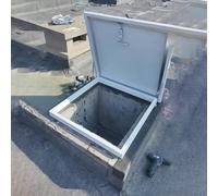 Trappe d'accès pour toit plat personnalisable, couvercle de toit sécurisé avec support hydraulique, poignée de commutation, conception antivol (55 x 75 cm/22 x 30 pouces) pour une sécurité a