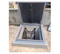 Trappe de toit en acier galvanisé industriel, solution d'évacuation étanche pour toits plats et entrepôts, couverture d'accès durable pour une installation et une réparation faciles