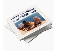 Travolti da un insolito destino nell'azzurro mare d'agosto