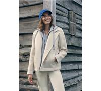 Trench-coat court