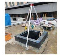 Trépied de sauvetage robuste avec treuil pour levage d'incendie et sauvetage en bâtiment, construction en aluminium haute résistance, supporte jusqu'à 816 kg, idéal pour les urgences de sauvetage