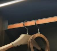 Tringle À Vêtements Murale Barre Dressing Barre Penderie Tringle Coulissante Penderie Barre De Suspension Antidérapante en Métal avec Poignée en Cuir pour Placard Et Économie D'espace A,80cm