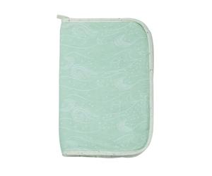 Trois Kilos Sept - Protège Carnet de Santé Bébé - Maternité - Naissance - Fermeture Zippée - Rabats Intérieurs - Vert D'Eau - Liseré Beige - Motifs Océan - 25x17,5 cm