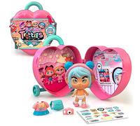 Trotties - Trolley Mini Trottie Mia, Petite Mallette avec 1 poupée, Habits et Accessoires, 2 scènes de Fond et Autocollants, Ranger et Transporter Partout, 4 modèles, +3 Ans, Célèbre (TFT05200)