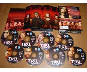Tru Calling: Fox Series - Complete Seasons 1 & 2 + Collector's Booklet + DVD Exclusive Pilot & Special Featurettes (8 Disc Box Set) [DVD]