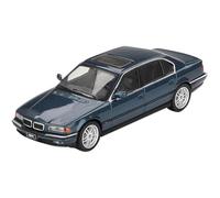 Truescale Miniatures Mini GT MGT00894-L - 750 Il (E39) Sorrento Blue Metallic 1998 - échelle 1/64 - Voiture Miniature