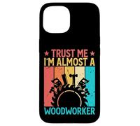 Trust Me I'm Almost A Woodworker - Funny Carpentry Carpenter Coque pour iPhone 15