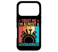 Trust Me I'm Almost A Woodworker - Funny Carpentry Carpenter Coque pour iPhone 17 Pro
