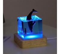 Tuzsocr Lampe 3D en résine époxy, veilleuse LED en forme de baleine, plongeur de mer et cube de requin, sculpture réaliste d'animaux de l'océan, modèle de baleine avec base en bois de 70 mm, cadeau de