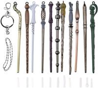 U&X Baguettes Magiques Set Métal Mini Baguettes Cosplay Jouet pour Enfants avec Porte-clés et Collier, Dumbledore Voldemort Fleur Baguette Magique dans Une Boîte Cadeau (11PC / Set)