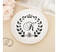 UanMere Porte-bague de mariage avec initiales avec monogramme K personnalisé, cadeaux de Noël et de Saint-Valentin pour petite amie, elle, Madame - Plat à bijoux rond en céramique - 10,2 cm - Blanc