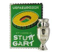 UEFA AMBALLCOM | Réplique Miniature de la Coupe Euro 2024 | Pin's hôte - Diverses Villes | 23x31mm | Carte Papier | Cadeau pour Les Fans de Football (Stuttgart)