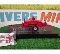 Universal Hobbies Presse à balles rectangulaires Massey Ferguson 224