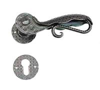 UHRIG Poignées de porte en fer forgé, jeu de poignées en noir antique, paire de poignées de porte avec poignée et rosaces de serrure pour par exemple la porte d’entrée et bien plus encore.