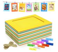 Ujjdwiurgh Lot de 50 cadres photo en papier, support photo coloré de 10 x 15 cm avec pinces en bois et ficelle pour décoration murale et fournitures de fête